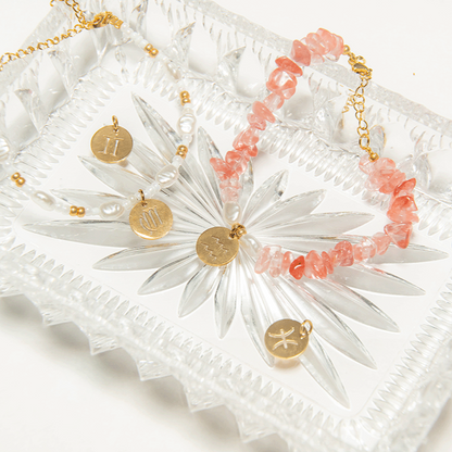 Produktfoto der Sternzeichen Anhänger in 18k Gold von the diyary zum DIY Schmuck Basteln